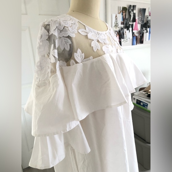 VINCE CAMUTO white top . - Picture 4 of 16